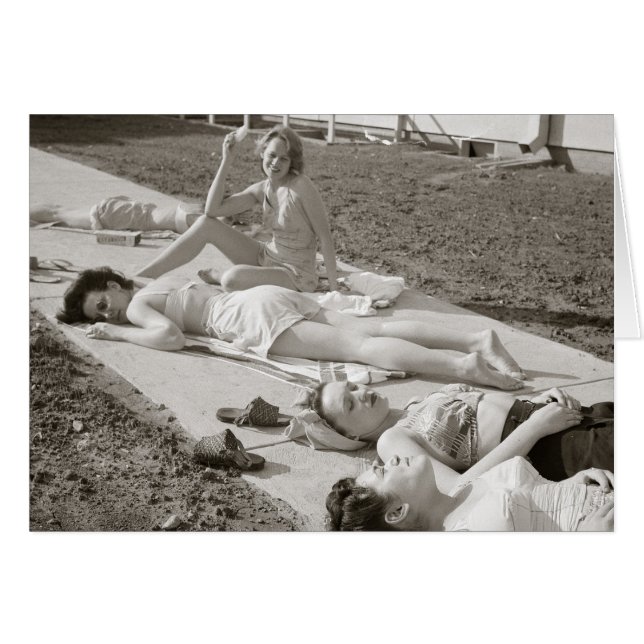 Girls Sunbathing, 1943 (Voorkant Horizontaal)