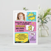 Girls Superhero Photo 5e anniversaire Invitation (Debout devant)