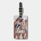 Girls Trip | Trendy script met foto en QR code Bagagelabel (Voorkant verticaal)