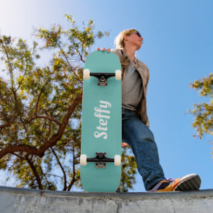Girly blauwgroen en wit gepersonaliseerde naam ska skateboard
