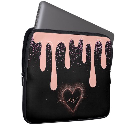 Girly Blush Roze Verf Drip Glitter Monogram Laptop Sleeve (Voorkant Rechts)