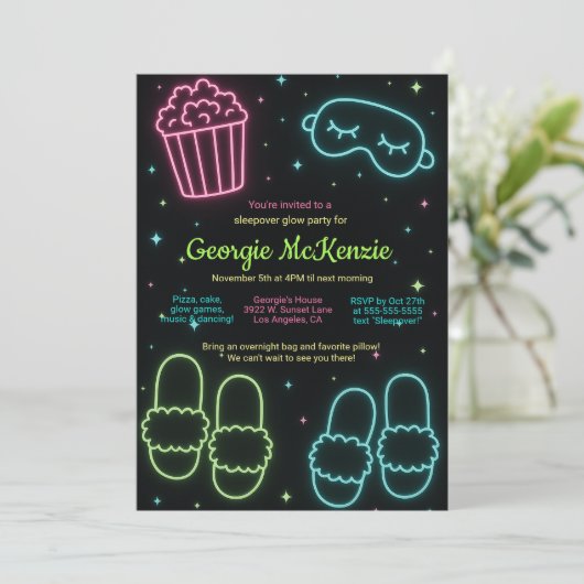 GIRLY GLOW SLEEPOVER NEON PYJAMA PARTY KAART (Staand voorkant)