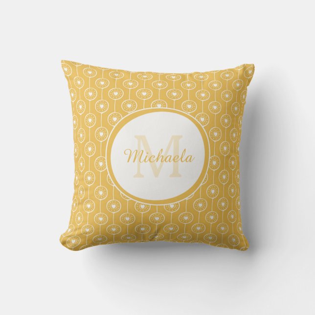 Girly Mimosa Yellow Monogrammed Name Heart Stippen Kussen (Voorkant)