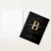 Girly Modern Black Gold Nom Script Monogramme 2024 (Devant avec enveloppe)