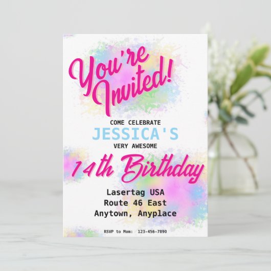 Girly Paint Splatter Verjaardagsfeestje Uitnodigin Kaart (Staand voorkant)