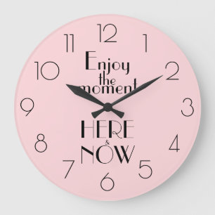 Girly Pink Quote GENIET HET MOMENT HIER EN NU Grote Klok