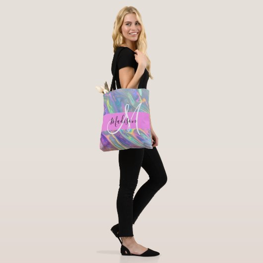Girly Rainbow Holografische Iridescent Monogram Na Draagtas (Op model)