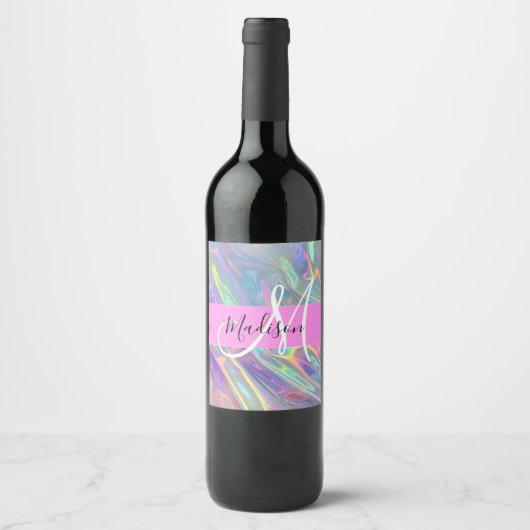 Girly Rainbow Holografische Iridescent Monogram Na Wijn Etiket (Voorkant)
