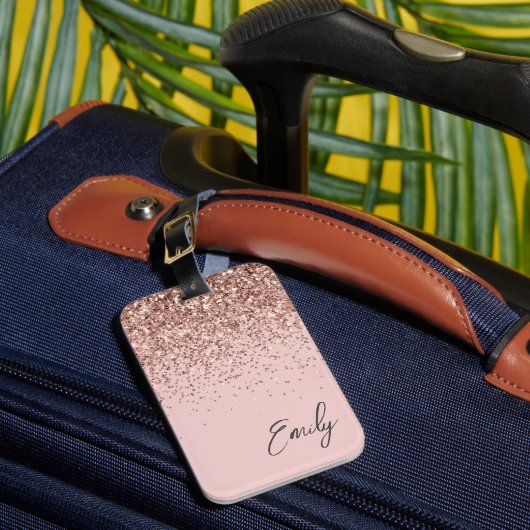 Girly Roze Goud Blush Roze Glitter Monogram Bagagelabel (Voorkant Insitu 1)
