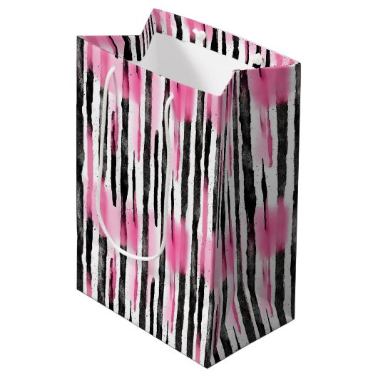 Girly Roze Wit Zwart Zebra Strepen Medium Cadeauzakje (Voorkant Gekanteld)