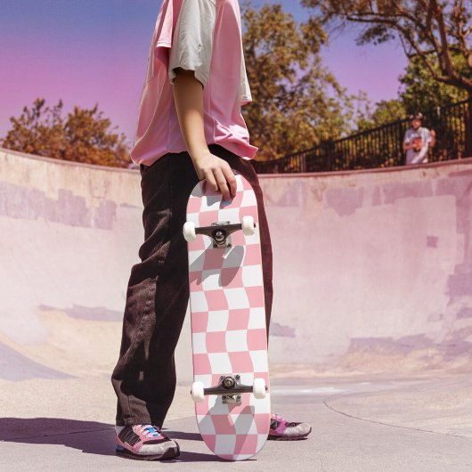 Girly Roze Witte Retro Checker Patroon Skateboard