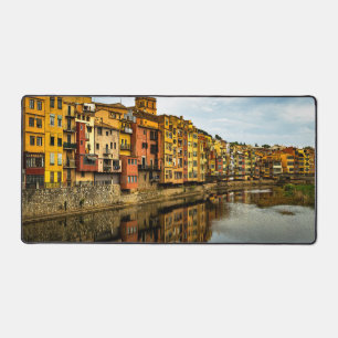 Girona Spanje Bureaumat – Kleurrijke Rivierhuizen 