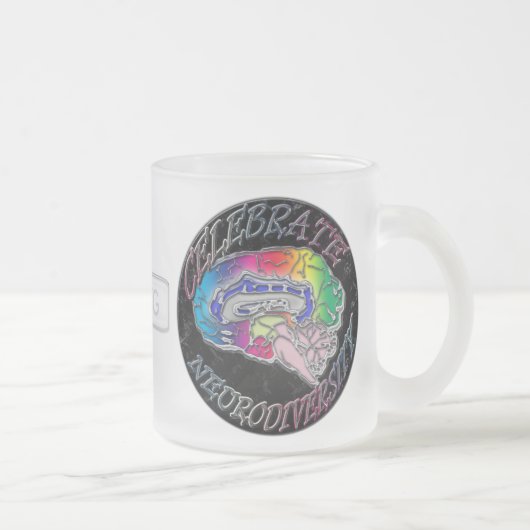 Givré Célébrez la tasse décorée d'un monogramme de (Droit)