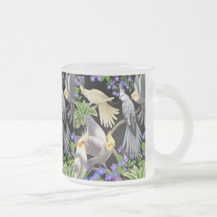 Givré Cockatiels et tasse de myosotis des marais