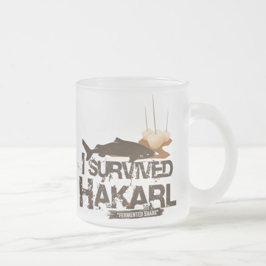 Givré J'ai survécu à la tasse de Hákarl (Droit)