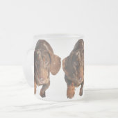 Givré Le chocolat tachettent la tasse givrée par teckel (Devant gauche)