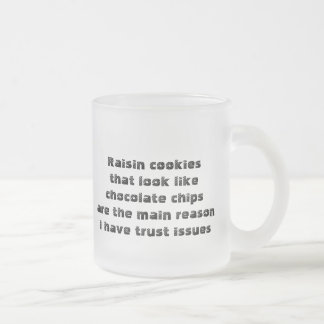 Givré Tasse drôle au sujet des biscuits trompeurs