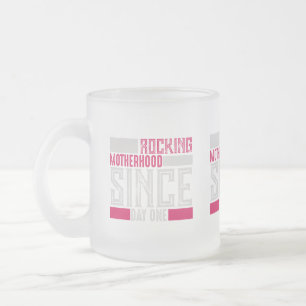 Givré Tasse typographique rose bloc Rocking Motherhood