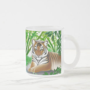 Givré Tigre de Sumatran dans la tasse en bambou de