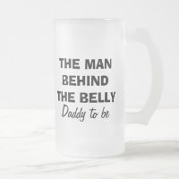 L'homme derrière la chope de bière ventre pour pap