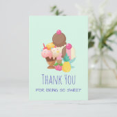 Glacée de crème glacée avec arrosage de Merci (Debout devant)