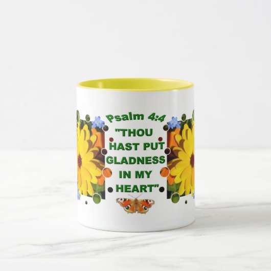 Gladness Mok (Midden)