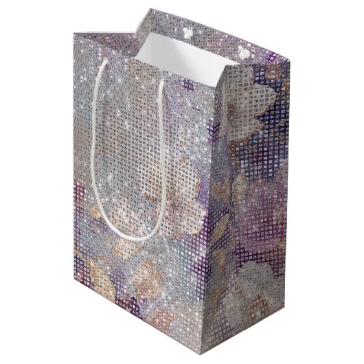 Glam Gold Paarse Floral Sparkle Medium Cadeauzakje (Achterkant Gekanteld)