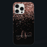 Glam Rose Gold Parties scintillant Élégant Monogra<br><div class="desc">Glam Rose Gold Parties scintillant coque iphone monogramme élégant. Personnalisez facilement ce design branché de boîtier de téléphone chic avec une élégante parties scintillant brillante d'or rose sur un arrière - plan noir. Le design comprend votre monogramme manuscrit avec de jolis tourbillons et nom.</div>