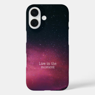 Glanzend donker 'Leef in het Moment' – Premium gla iPhone 16 Hoesje