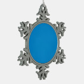 Glanzend heldere blauwe achtergrond tin sneeuwvlok ornament (Links)