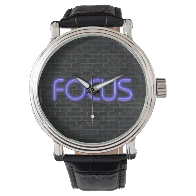 glanzende neon Focus-tekst op baksteen Horloge (Voorkant)