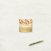 Glanzende verjaardagswensen post-it® notes (Op bureau)