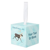 Gleðileg Jól - Cariou (rendier) op sneeuw Kubus Ornament (Voorkant hoekig)