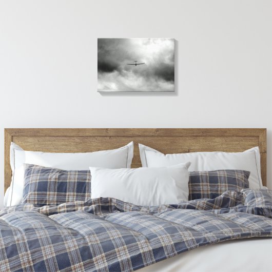 Glider vliegt in de grijze hemel canvas afdruk (Insitu (Slaapkamer))