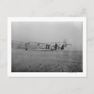 Glider wordt voorbereid voor de vlucht door briefkaart