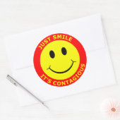 Glimlach maar, het is besmettelijk ronde sticker (Envelop)