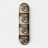 Glimlach Psycho Duitse herder hond Grappig gezicht Skateboard (Voorkant)