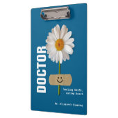 Glimlachend Daisy Custom Name Klembord voor Doctor (Links)