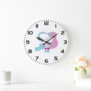 Glimlachende chef-kok met snor en dienblad grote klok