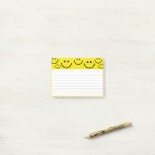 Glimlachende gezichten in Sunshine Yellow Post-it® Notes (Op bureau)