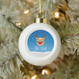Glimlachende rendieren sneeuwval gepersonaliseerd keramische bal ornament