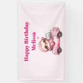 Glimlachende roze luiaard in een cabriolet Gelukki Spandoek (Verticaal)