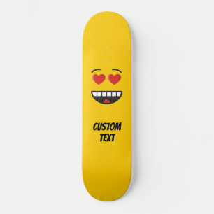 Glimlend gezicht met hartvormige ogen skateboard