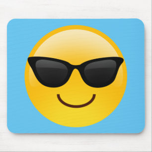 Glimlend gezicht met zonnebrillen Cool Emoji Muismat