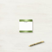 Glinsterende minimalistische moderne groene achter post-it® notes (Op bureau)