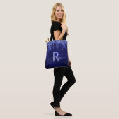 Glitterdruppels in marineblauw naam monogram scrip draagtas (Op model)