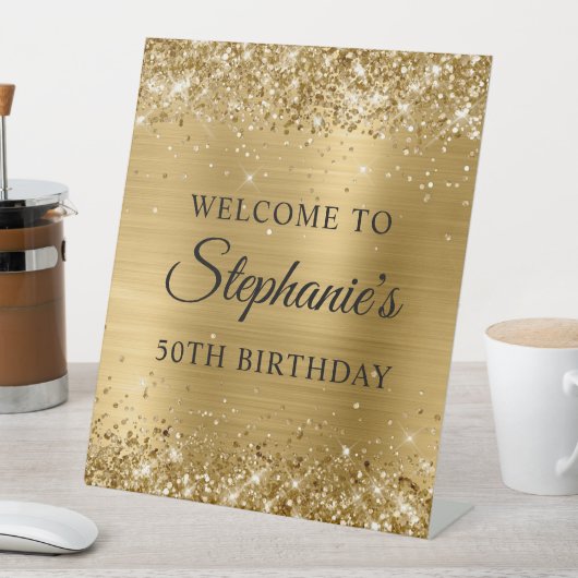Glittery Gold Foil 50th Birthday Reclamebord Met Voetstuk (Insitu)