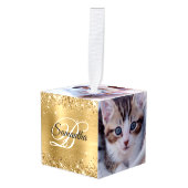 Glittery Gold Foil Fancy Monogram Kubus Ornament (Voorkant hoekig)