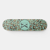 Glittery Leopard Print op Glossy Green Monogram Skateboard (Horizontaal)