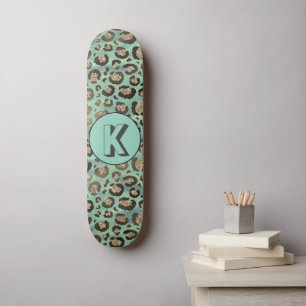 Glittery Leopard Print op Glossy Green Monogram Skateboard